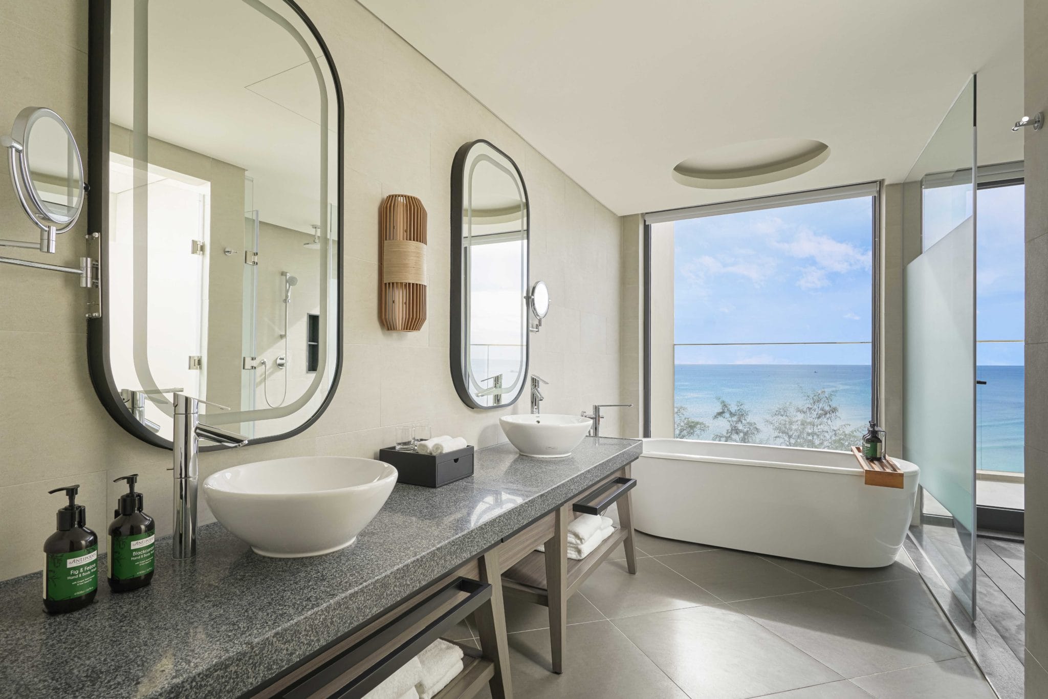 Phu Quoc Hotels | Crowne Plaza Phu Quoc Starbay
